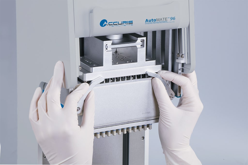Accuris AutoMATE 96 Microplate Pipetting Workstation Easy Pipetting Head Replacement View