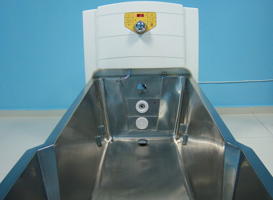 TR Equipment TR900SS Stainless Steel Hi Lo Bathtub With Cleaning System Drainage View